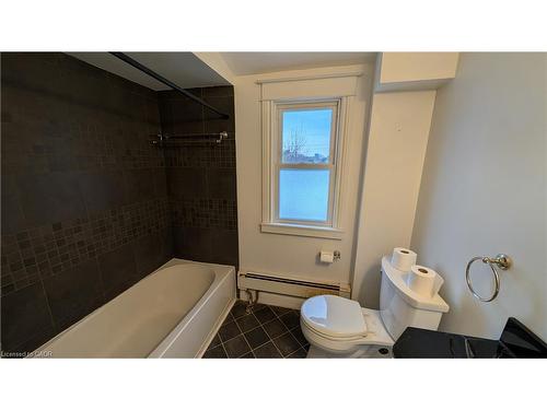 125 Auburn Avenue, Hamilton, ON - Indoor Photo Showing Bathroom