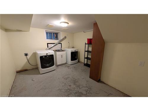 125 Auburn Avenue, Hamilton, ON - Indoor Photo Showing Laundry Room