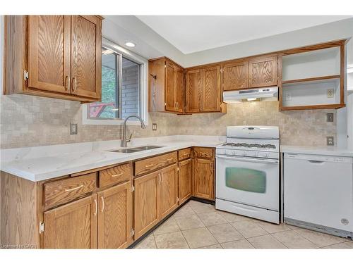 528 Havelock Drive, Waterloo, ON - Indoor Photo Showing Kitchen With Double Sink