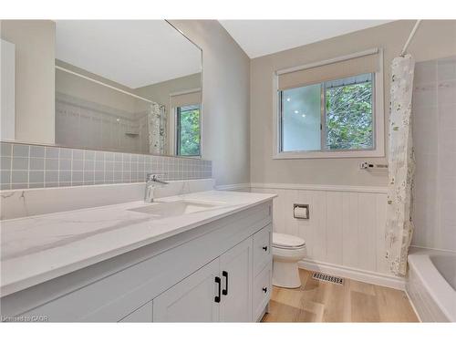 528 Havelock Drive, Waterloo, ON - Indoor Photo Showing Bathroom
