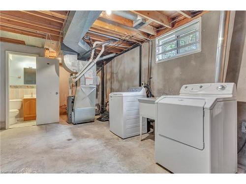 528 Havelock Drive, Waterloo, ON - Indoor Photo Showing Laundry Room