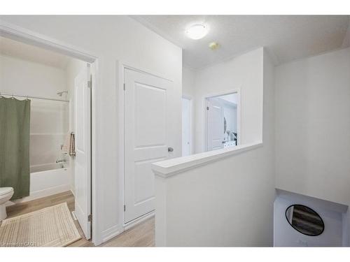 81 Reverie Way, Kitchener, ON - Indoor Photo Showing Bathroom