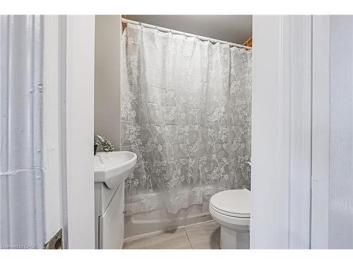 24 Rowanwood Street, Hamilton, ON - Indoor Photo Showing Bathroom