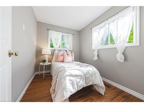 24 Rowanwood Street, Hamilton, ON - Indoor Photo Showing Bedroom
