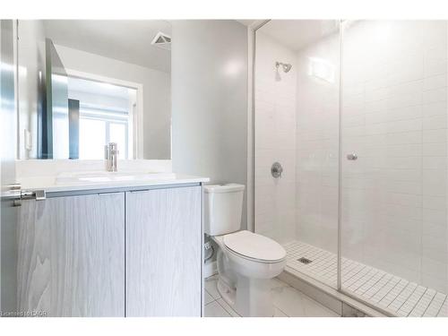 2401-55 Duke Street W, Kitchener, ON - Indoor Photo Showing Bathroom