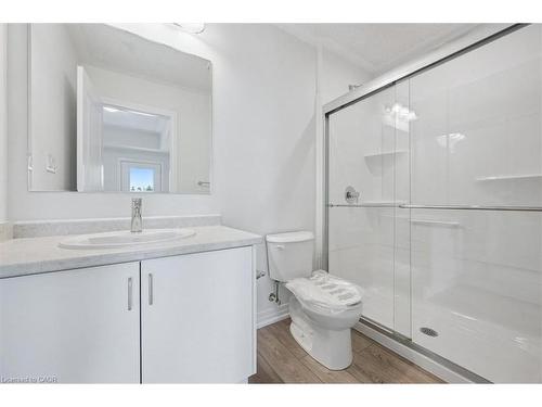 141 Reverie Way, Kitchener, ON - Indoor Photo Showing Bathroom
