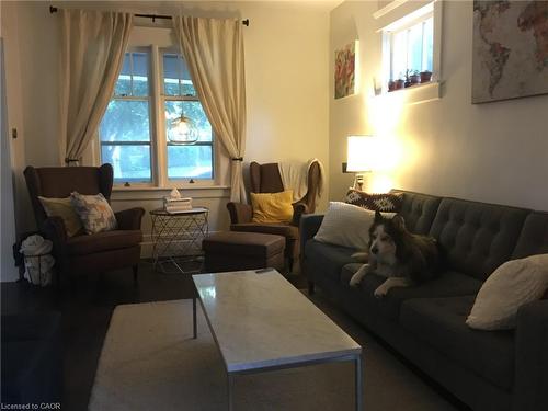 16 Park Street, Kitchener, ON - Indoor Photo Showing Living Room