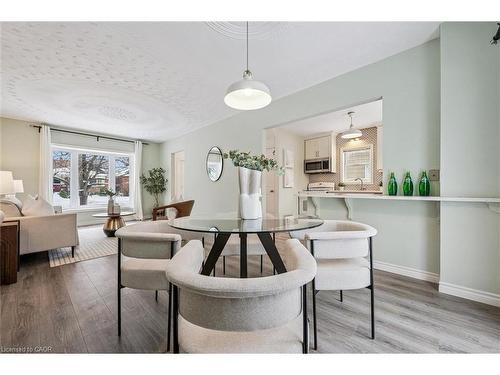 56 John Street W, Waterloo, ON - Indoor Photo Showing Living Room