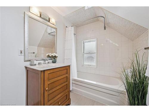 56 John Street W, Waterloo, ON - Indoor Photo Showing Bathroom