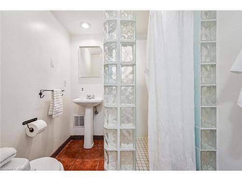 56 John Street W, Waterloo, ON - Indoor Photo Showing Bathroom