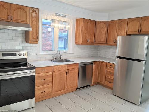 1-23 Fairview Avenue, Kitchener, ON - Indoor Photo Showing Kitchen