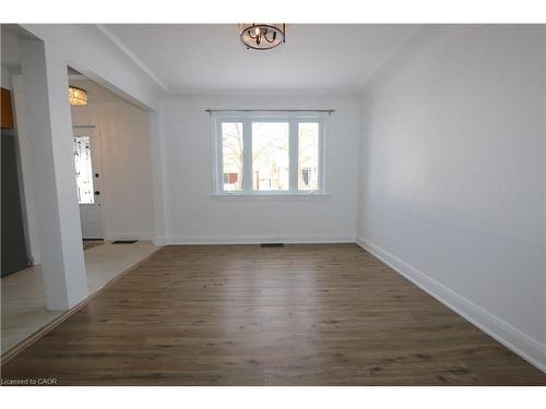 1-23 Fairview Avenue, Kitchener, ON - Indoor Photo Showing Other Room