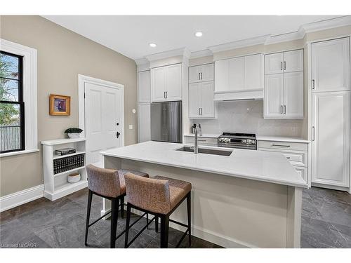 262 Main Street W, Grimsby, ON - Indoor Photo Showing Kitchen With Upgraded Kitchen