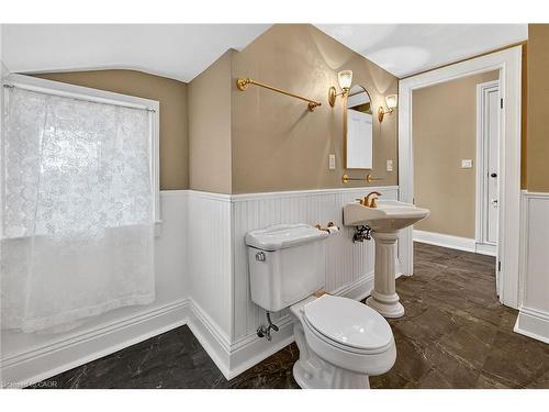 262 Main Street W, Grimsby, ON - Indoor Photo Showing Bathroom