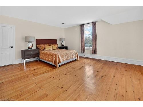 262 Main Street W, Grimsby, ON - Indoor Photo Showing Bedroom