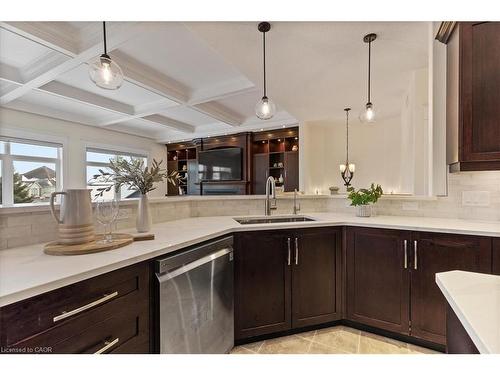 86 Canters Close, Kitchener, ON - Indoor Photo Showing Kitchen