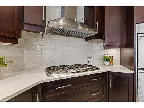 86 Canters Close, Kitchener, ON - Indoor Photo Showing Kitchen With Upgraded Kitchen