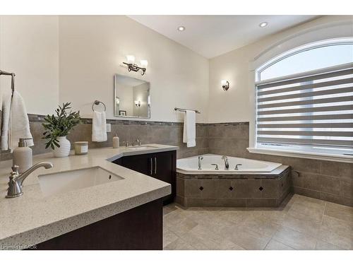 86 Canters Close, Kitchener, ON - Indoor Photo Showing Bathroom