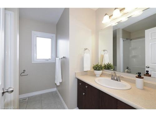 6C-388 Old Huron Road, Kitchener, ON - Indoor Photo Showing Bathroom
