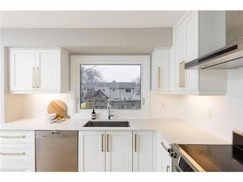 471 Sparling Crescent, Burlington, ON - Indoor Photo Showing Kitchen