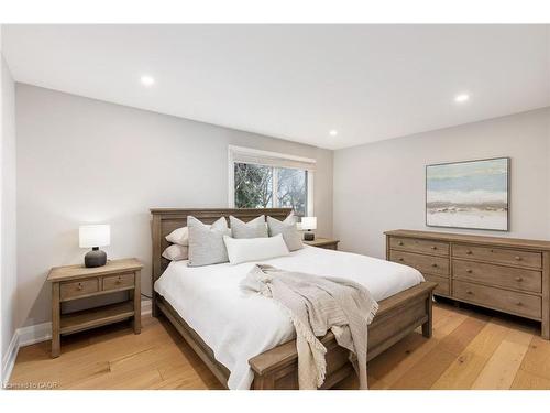 471 Sparling Crescent, Burlington, ON - Indoor Photo Showing Bedroom
