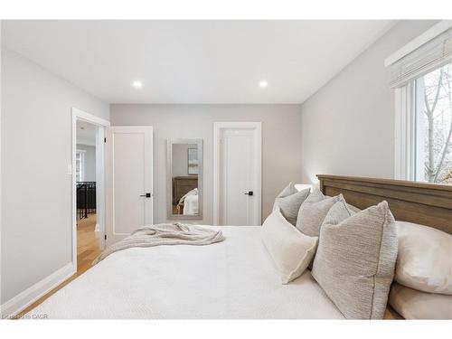 471 Sparling Crescent, Burlington, ON - Indoor Photo Showing Bedroom