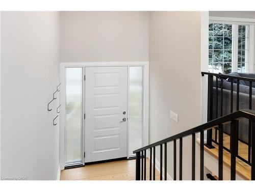 471 Sparling Crescent, Burlington, ON - Indoor Photo Showing Other Room