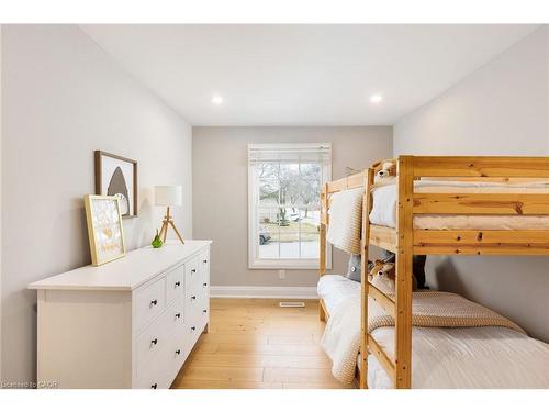 471 Sparling Crescent, Burlington, ON - Indoor Photo Showing Bedroom