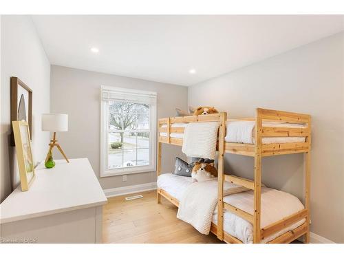 471 Sparling Crescent, Burlington, ON - Indoor Photo Showing Bedroom