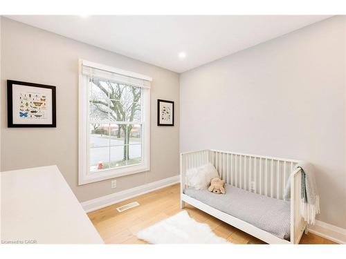 471 Sparling Crescent, Burlington, ON - Indoor Photo Showing Bedroom