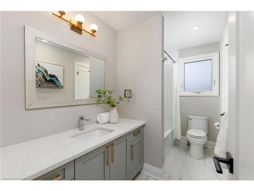 471 Sparling Crescent, Burlington, ON - Indoor Photo Showing Bathroom