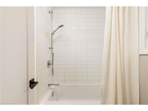 471 Sparling Crescent, Burlington, ON - Indoor Photo Showing Bathroom