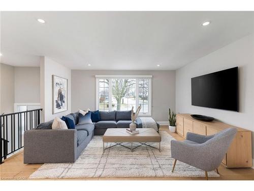 471 Sparling Crescent, Burlington, ON - Indoor Photo Showing Living Room