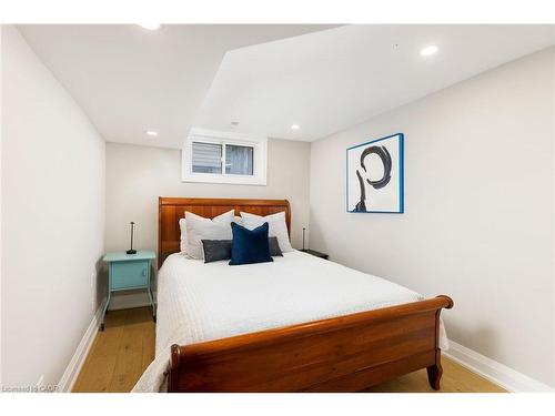 471 Sparling Crescent, Burlington, ON - Indoor Photo Showing Bedroom