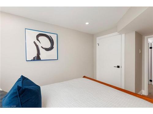 471 Sparling Crescent, Burlington, ON - Indoor Photo Showing Bedroom