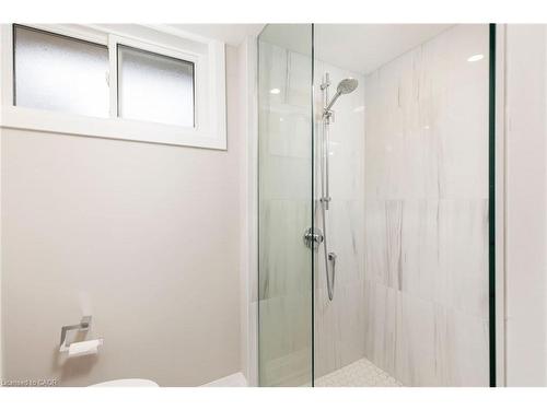 471 Sparling Crescent, Burlington, ON - Indoor Photo Showing Bathroom