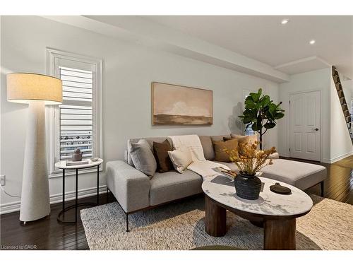 84 Forest Valley Crescent, Hamilton, ON - Indoor Photo Showing Living Room