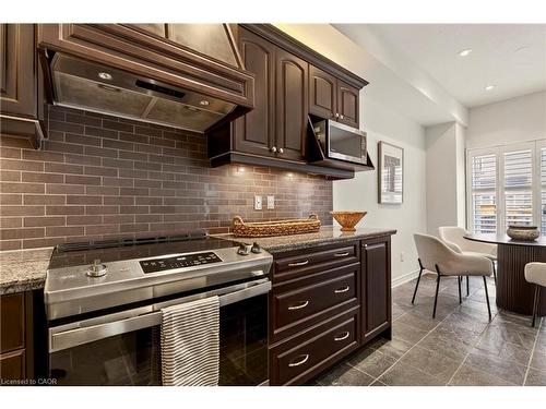 84 Forest Valley Crescent, Hamilton, ON - Indoor Photo Showing Kitchen With Upgraded Kitchen