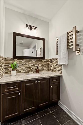 84 Forest Valley Crescent, Hamilton, ON - Indoor Photo Showing Other Room