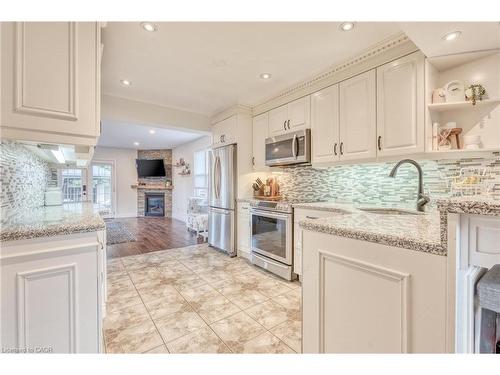 25 Montrose Avenue, Hamilton, ON - Indoor Photo Showing Kitchen With Upgraded Kitchen