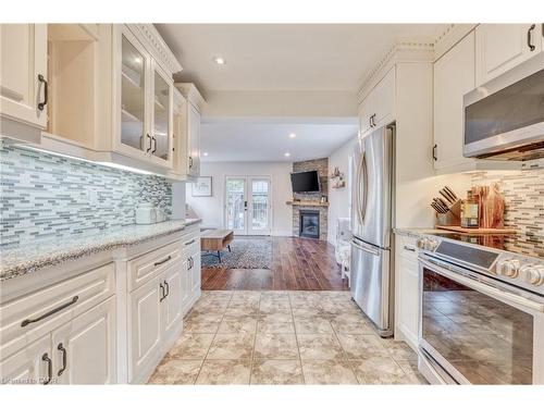 25 Montrose Avenue, Hamilton, ON - Indoor Photo Showing Kitchen With Upgraded Kitchen