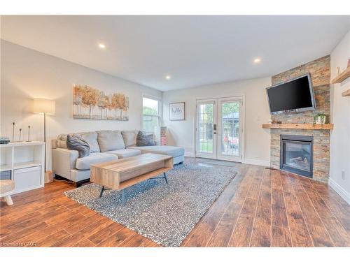 25 Montrose Avenue, Hamilton, ON - Indoor Photo Showing Living Room With Fireplace
