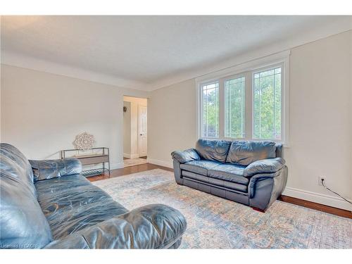 25 Montrose Avenue, Hamilton, ON - Indoor Photo Showing Living Room