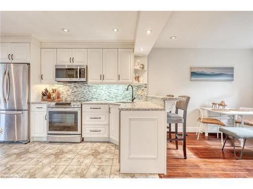 25 Montrose Avenue, Hamilton, ON - Indoor Photo Showing Kitchen With Upgraded Kitchen