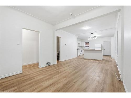 39 Burlington Street E, Hamilton, ON - Indoor Photo Showing Other Room