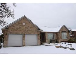 1104 Crofton Way  Burlington, ON L7P 4W8