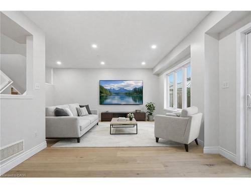 930 Zeller Crescent, Kitchener, ON - Indoor