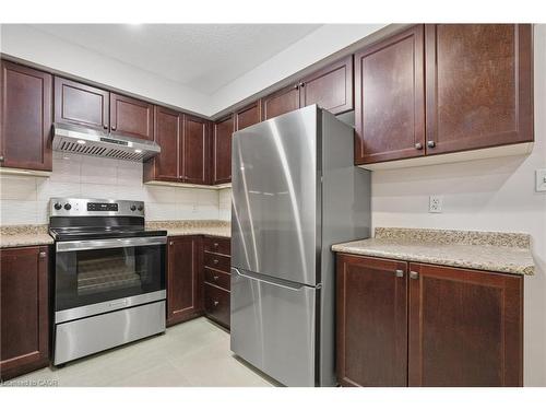 930 Zeller Crescent, Kitchener, ON - Indoor Photo Showing Kitchen