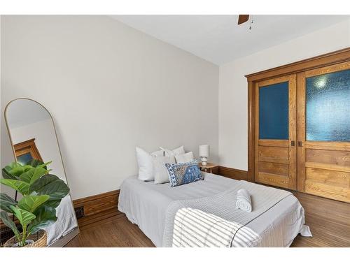 84 Ray Street S, Hamilton, ON - Indoor Photo Showing Bedroom