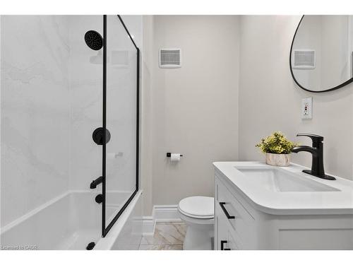 84 Ray Street S, Hamilton, ON - Indoor Photo Showing Bathroom